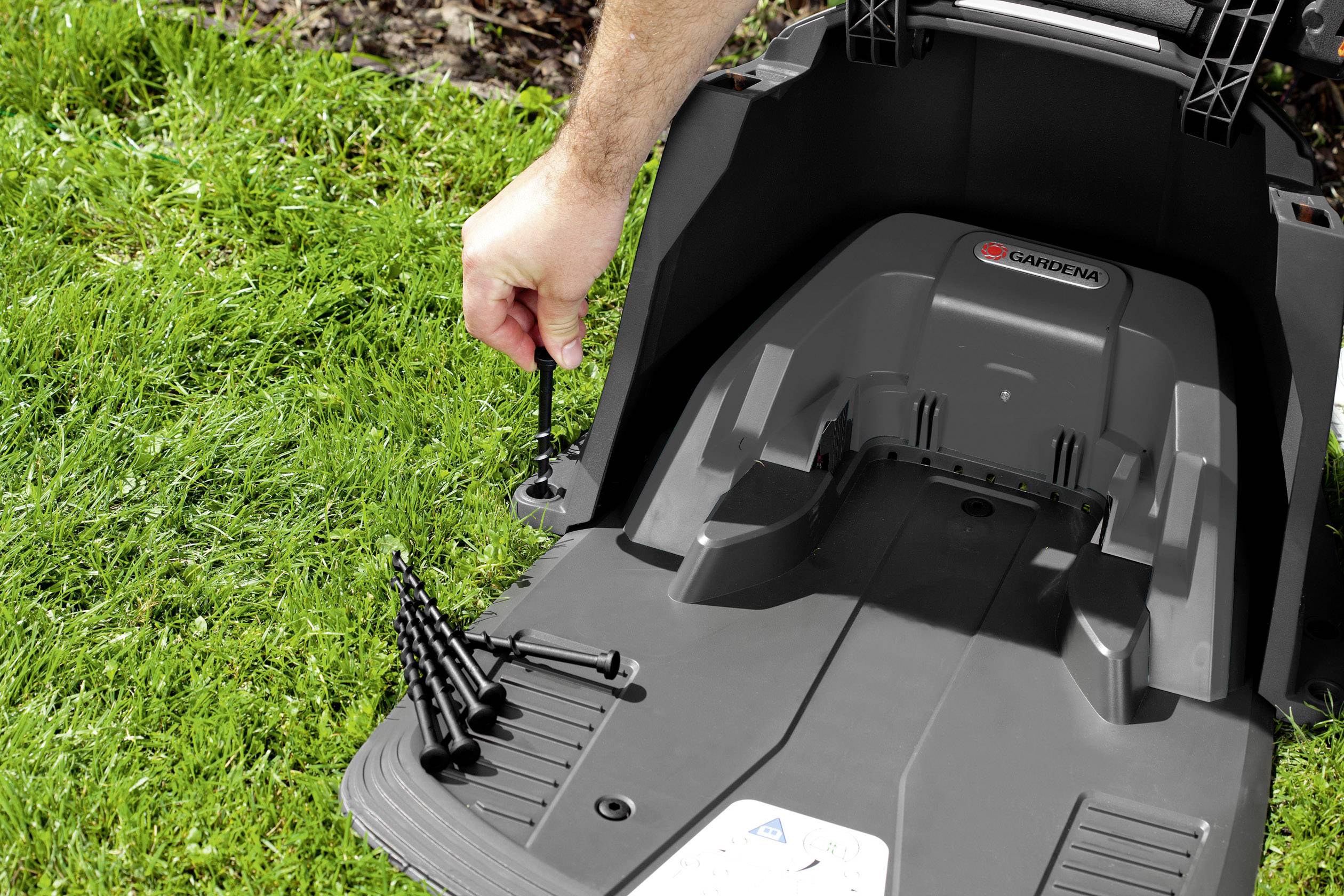 GARDENA 04007-60 Garage Passend für (Modell Rasentrimmer): Gardena R70Li, Gardena SILENO city, Gardena smart SILENO city, Gardena R80Li