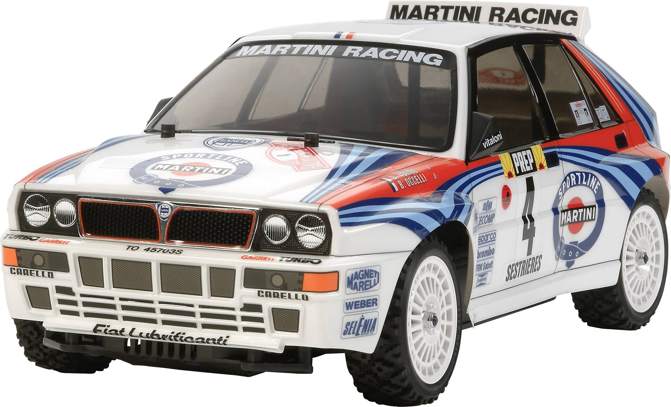 Ein Rallyeauto mit 'MARTINI RACING' Aufschrift und bunter Lackierung. Die Beschriftung enthält Sponsorenlogos und die Nummer 4.