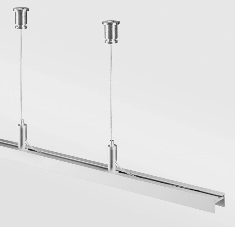 Hängende, modern gestaltete LED-Leuchte in Silber, befestigt an zwei Kabeln. Geeignet für zeitgemäße Innenraumbeleuchtung.