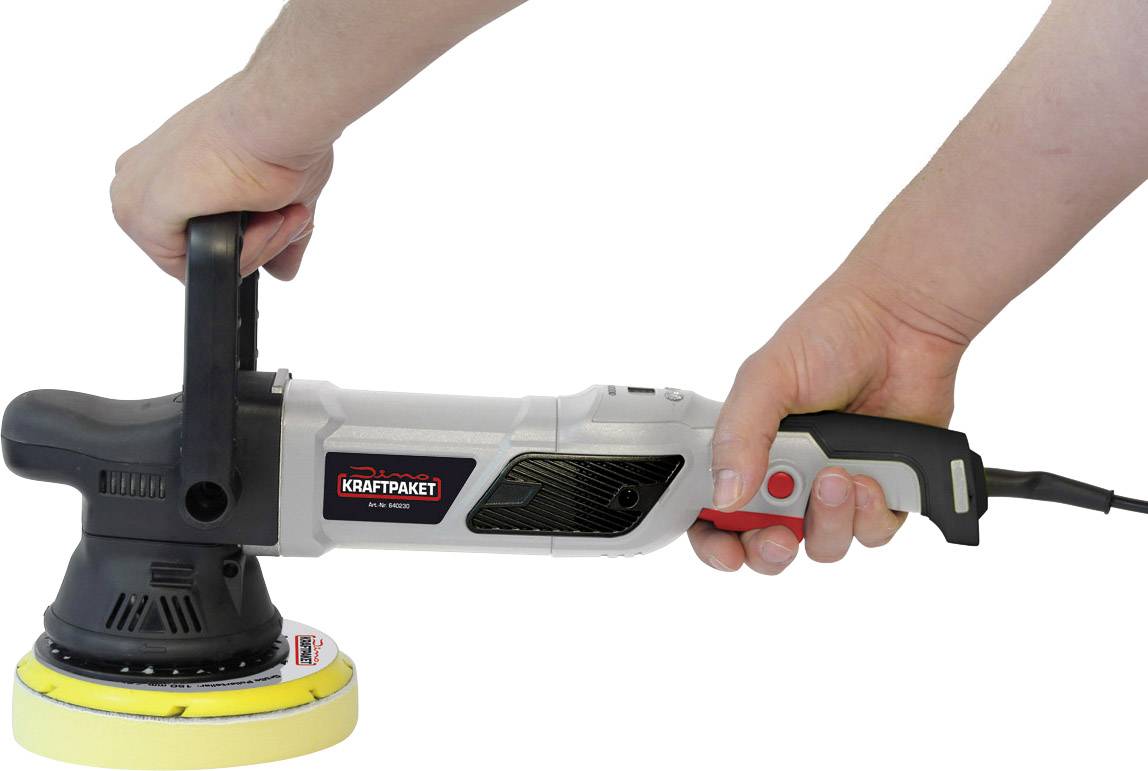 Ein Hand hält eine Poliermaschine mit schwarzem Griff und gelbem Polierkopf. Die Marke 'Kraftpaket' ist auf der Maschine sichtbar.