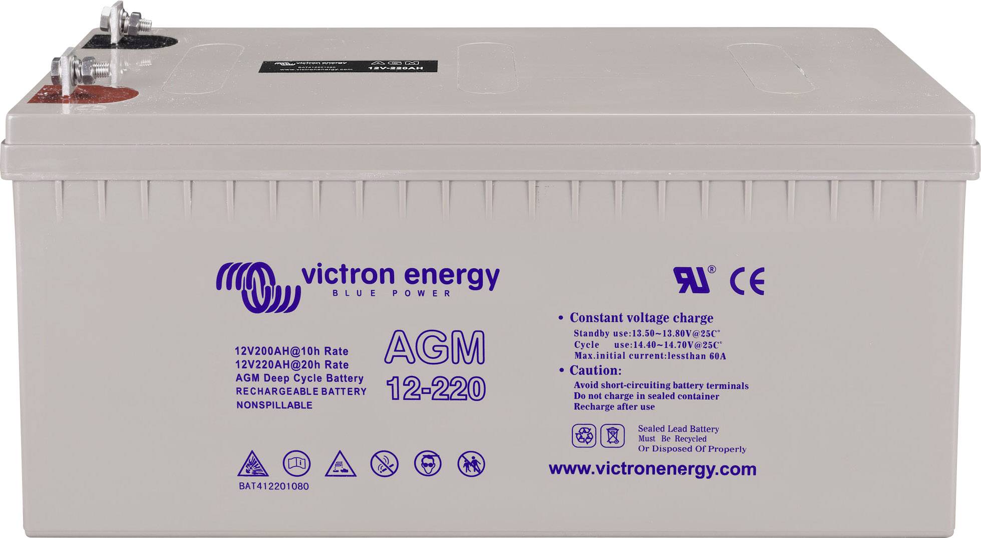 Batterie von Victron Energy, Typ AGM 12-220. Text auf der Batterie: '12V 220Ah' und 'www.victronenergy.com'.