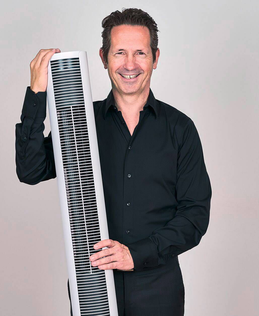 Stadler Form Peter weiß Turmventilator 60 W (Ø x H) 24 cm x 1090 mm Weiß, Silber Oszillierend, Timer, mit Fernbedienung, LED-Display