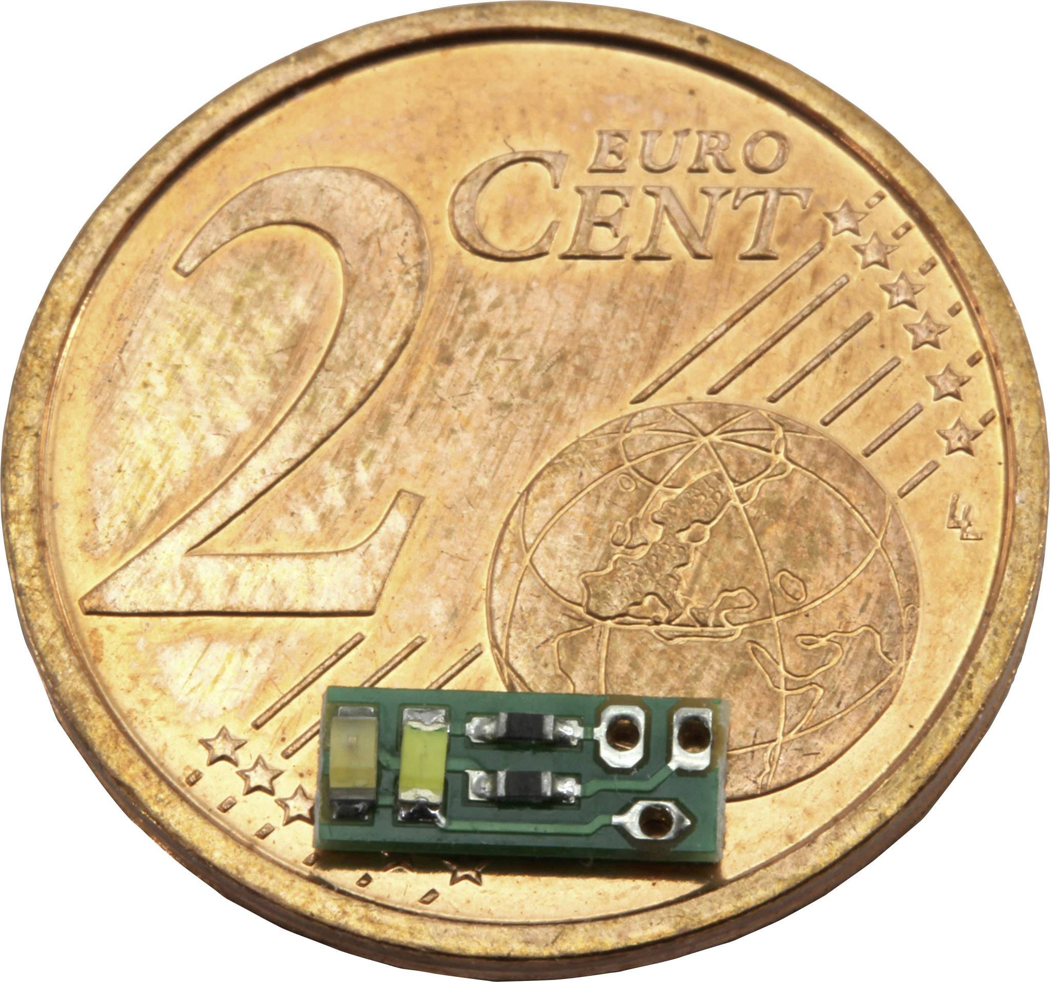 Ein winziger, rechteckiger Mikrochip liegt auf einer 2-Cent-Münze. Der Chip ist kleiner als der Durchmesser der Münze.