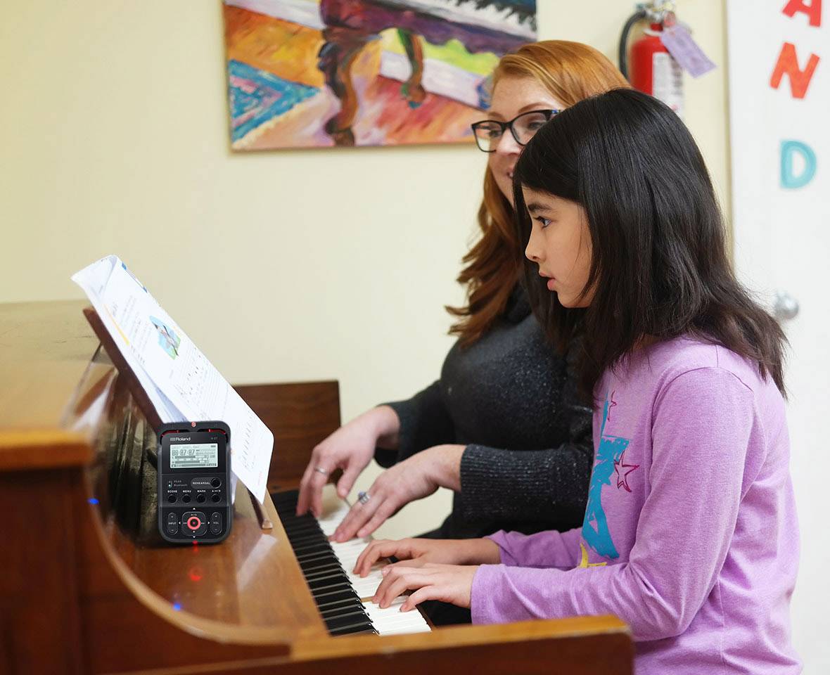 Roland R-07 Mobiler Audio-Recorder Weiß