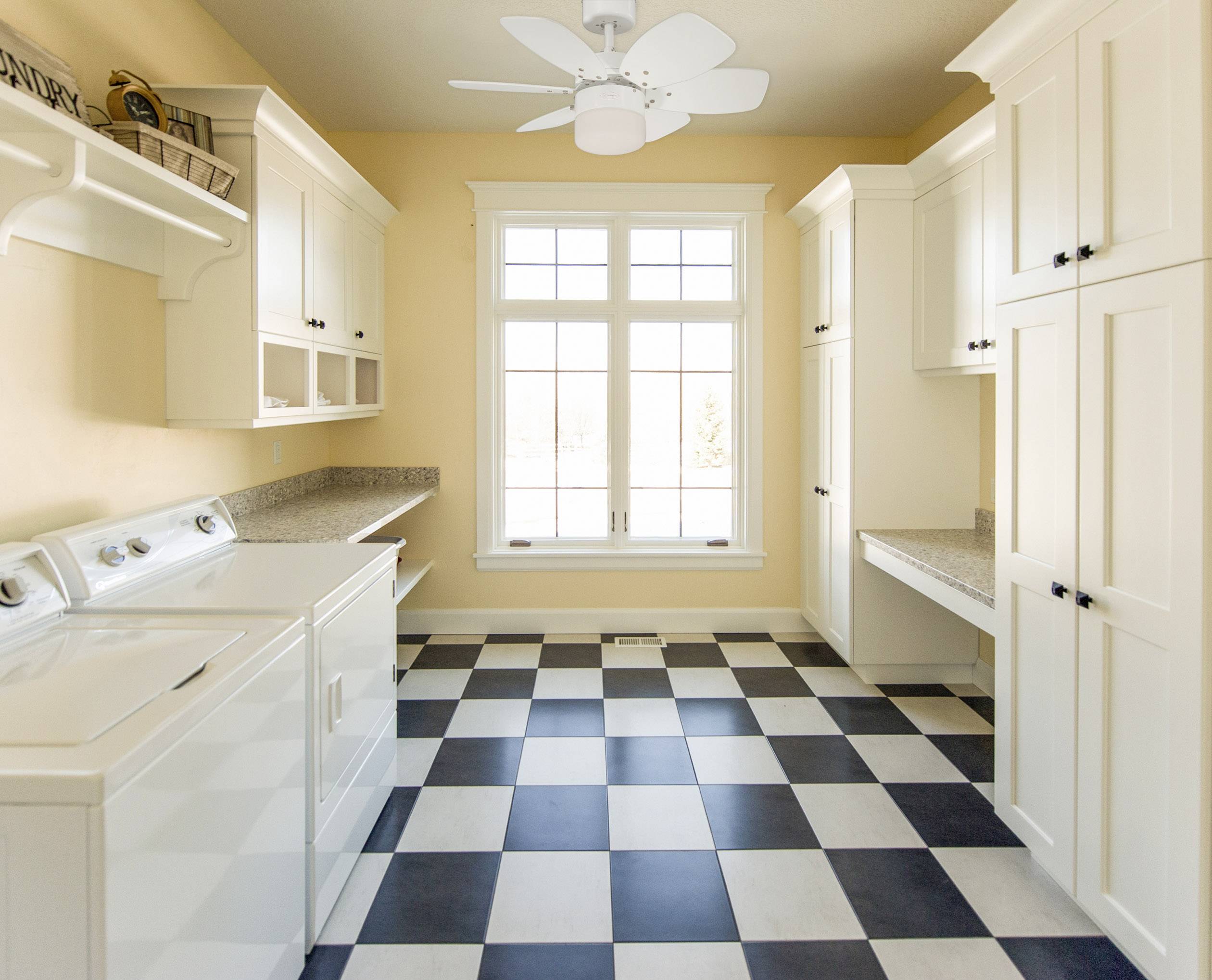 Westinghouse Flora Royale Deckenventilator 54 W (Ø x H) 76 cm x 38 cm Weiß mit Beleuchtung, Wendbare Flügel