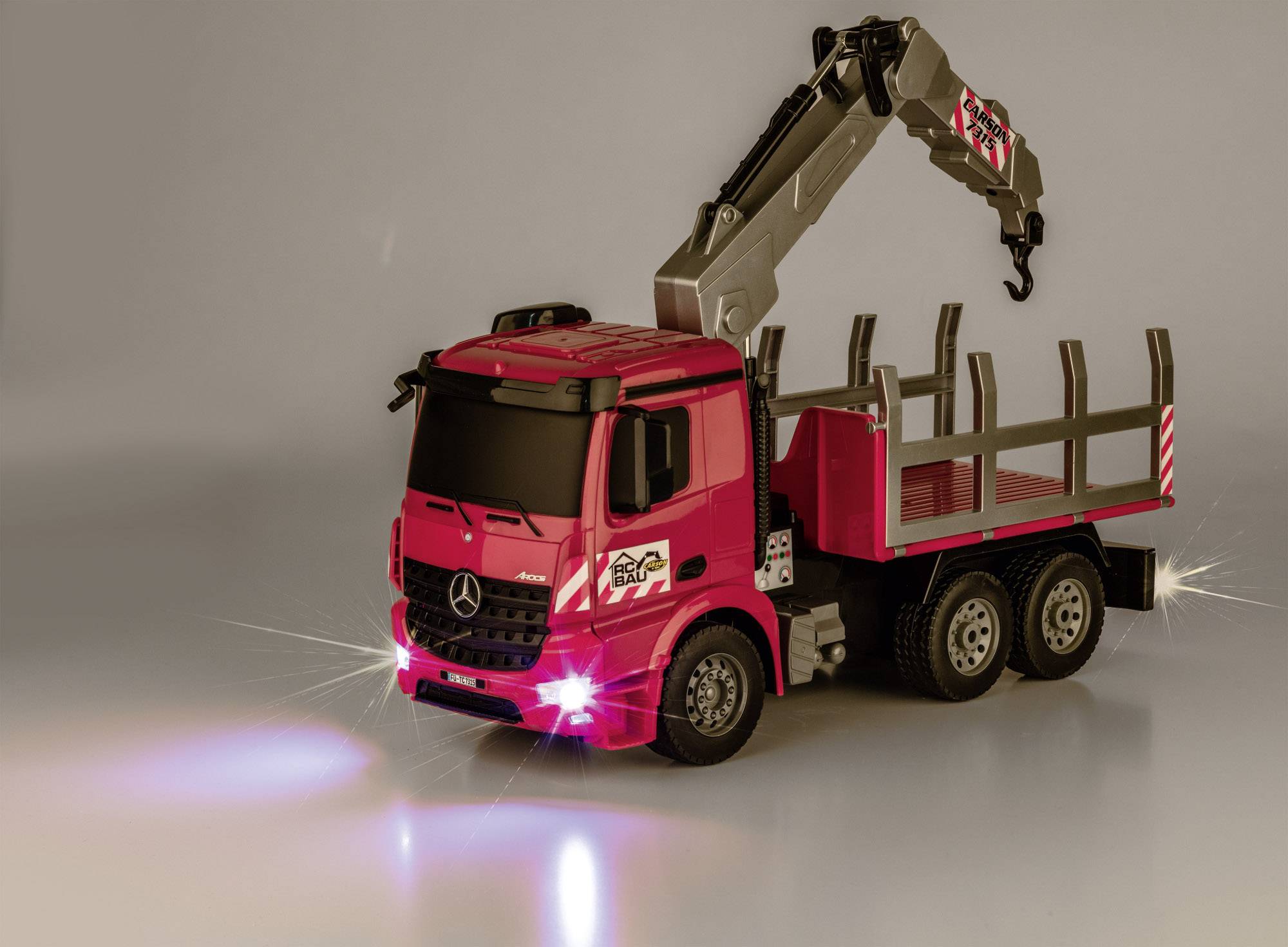 Carson Modellsport Holztransporter 1:20 RC Einsteiger Funktionsmodell Landwirtschaftsfahrzeug inkl. Akku, Ladegerät und Senderbatterien