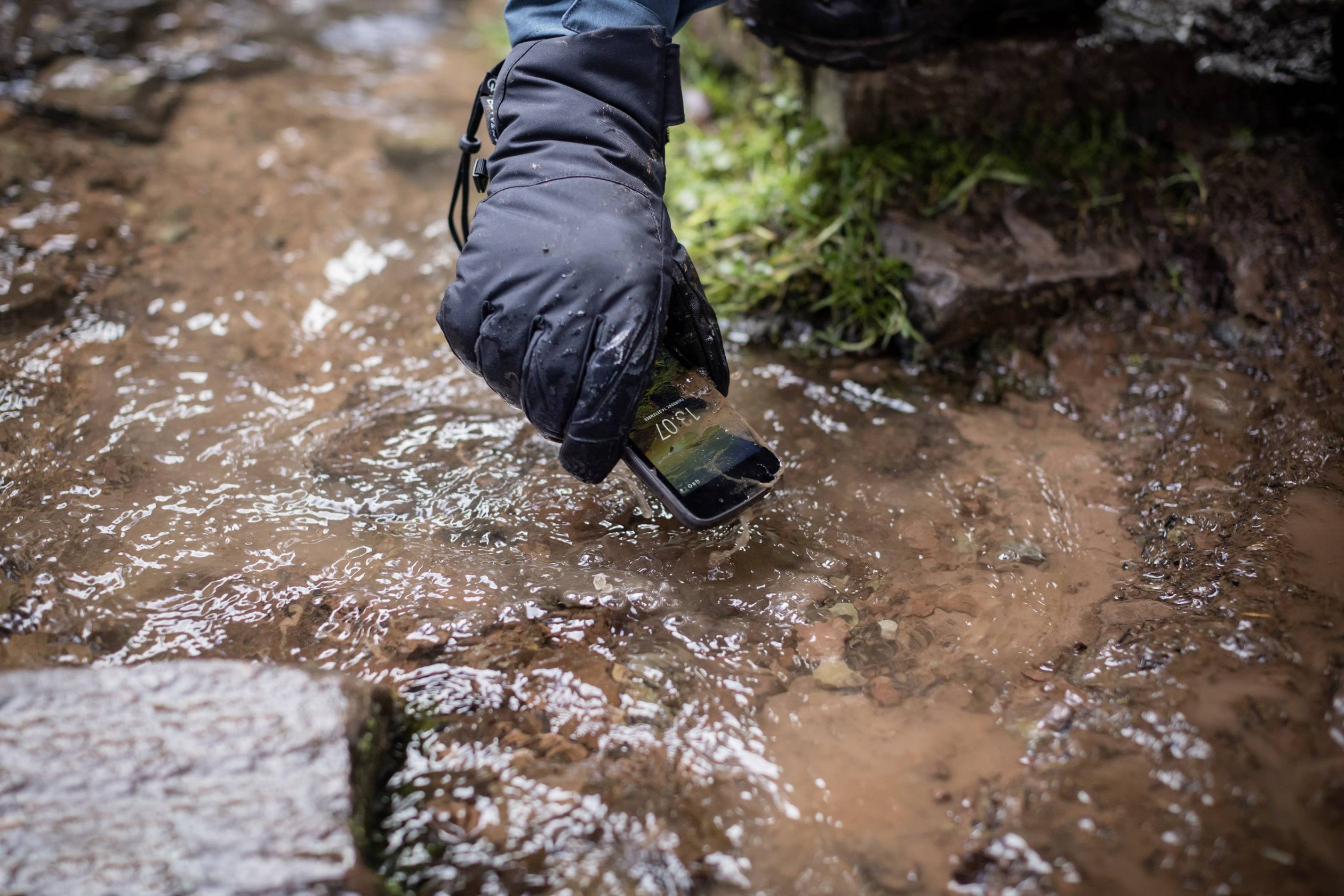 Land Rover Explore inkl. Adventure Pack Outdoor Smartphone 64 GB 12.7 cm (5 Zoll) Schwarz Android™ 7.0 Nougat Dual-SIM