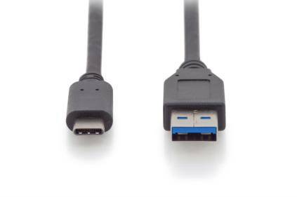 Ein USB-C-Kabel neben einem USB-A-Kabel. Beide haben schwarze Stecker und sind zum Verbinden von elektronischen Geräten.