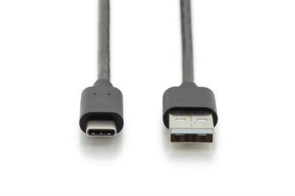 Ein USB-Kabel mit einem USB-C-Stecker auf der linken Seite und einem Standard-USB-A-Stecker auf der rechten Seite.
