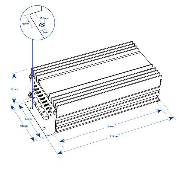 Technische Zeichnung eines rechteckigen Gehäuses mit Kühlrippen, Maßen und Detailansicht einer Ecke mit Schraubenloch.