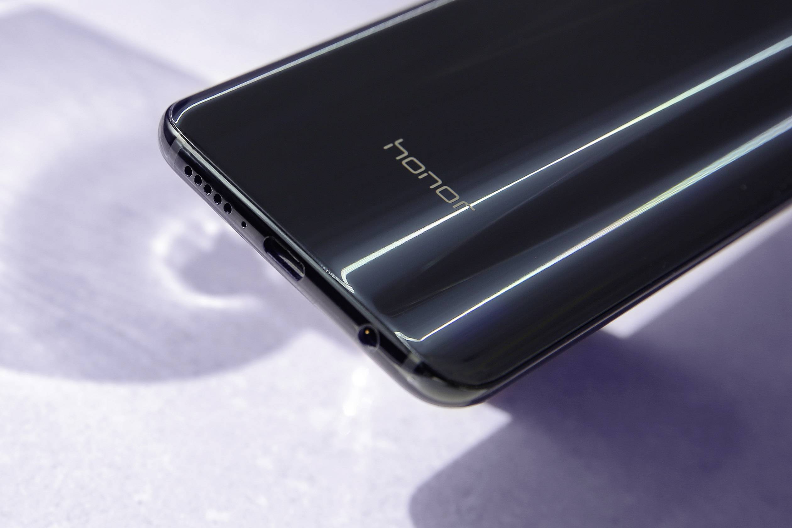honor 10 64 GB Schwarz 14.8 cm (5.84 Zoll) Smartphone