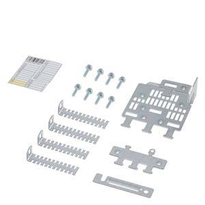 Metallkomponenten und Schrauben für die Montage einer elektronischen Einheit, inklusive Halterungen, Schrauben und Etikett.