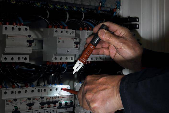 Beha Amprobe NCV-1040-EUR Berührungsloser Spannungsprüfer CAT IV 1000 V Akustik, LED