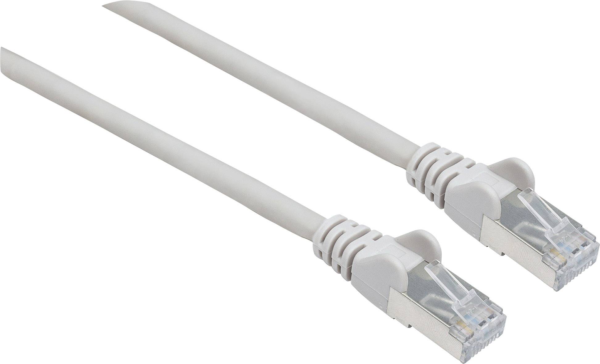 Ein weißes Ethernet-Kabel mit zwei RJ-45-Steckern, das für Netzwerkverbindungen verwendet wird.