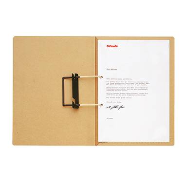 Ein brauner Ordner mit einem Metallmechanismus, der ein weißes Blatt Papier mit Text hält. Der Text ist in Englisch verfasst.