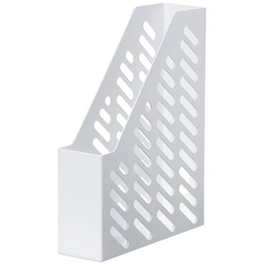 Ein weißer, perforierter Zeitschriftenständer im geometrischen Design, stehend aufrecht, mit einem schrägen Oberteil.