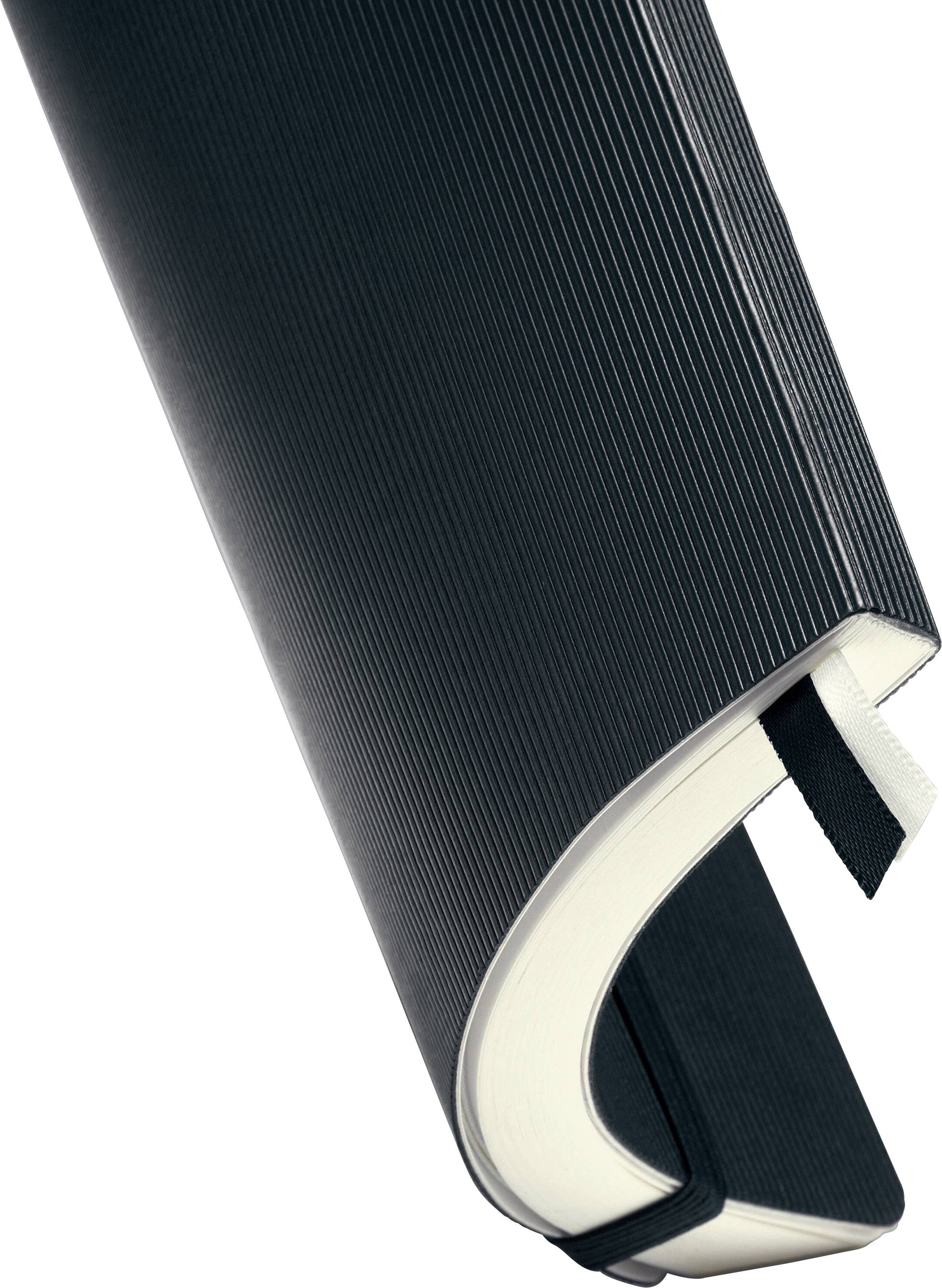 Ein geöffnetes Buch mit schwarzem Einband und weißem Papier, das in einem eleganten Bogen in der Luft schwebt.