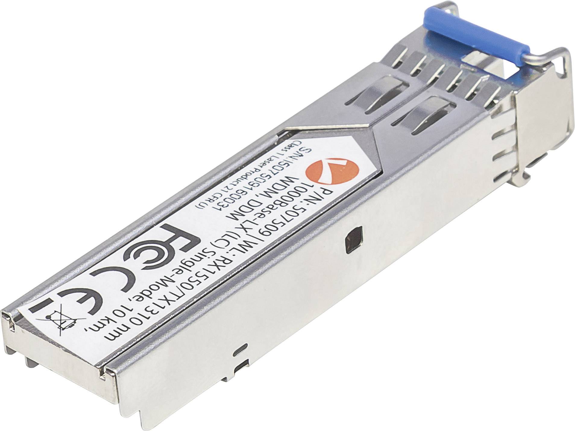 Ein SFP-Modul für Netzwerke, mit CE-Kennzeichnung und Herstellerangaben. Es ist ein Metallgehäuse mit blauer Lasche an einem Ende.