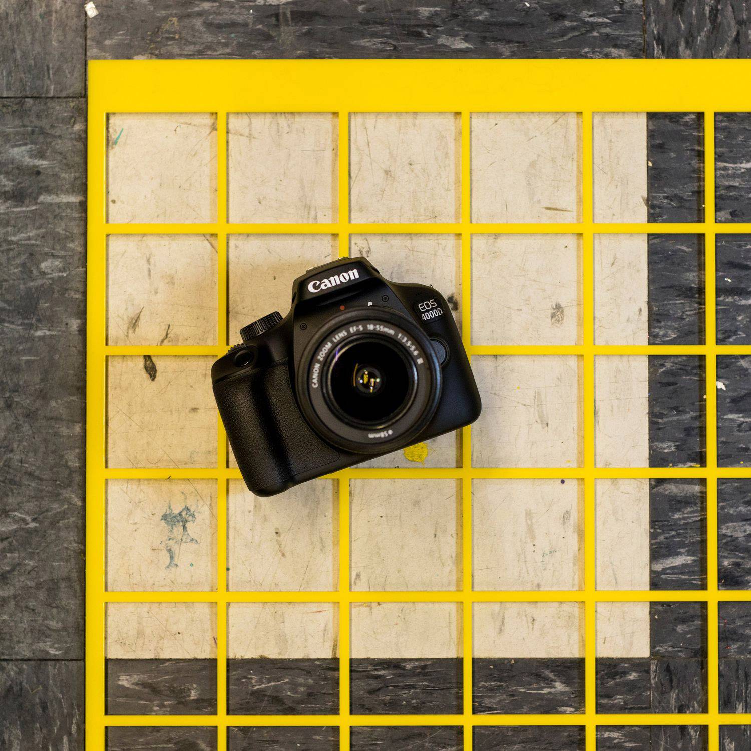 Canon EOS 4000D Kit 18-55mm III Digitale Spiegelreflexkamera EF-S 18-55mm IS II 18 Megapixel Schwarz Optischer Sucher, mit