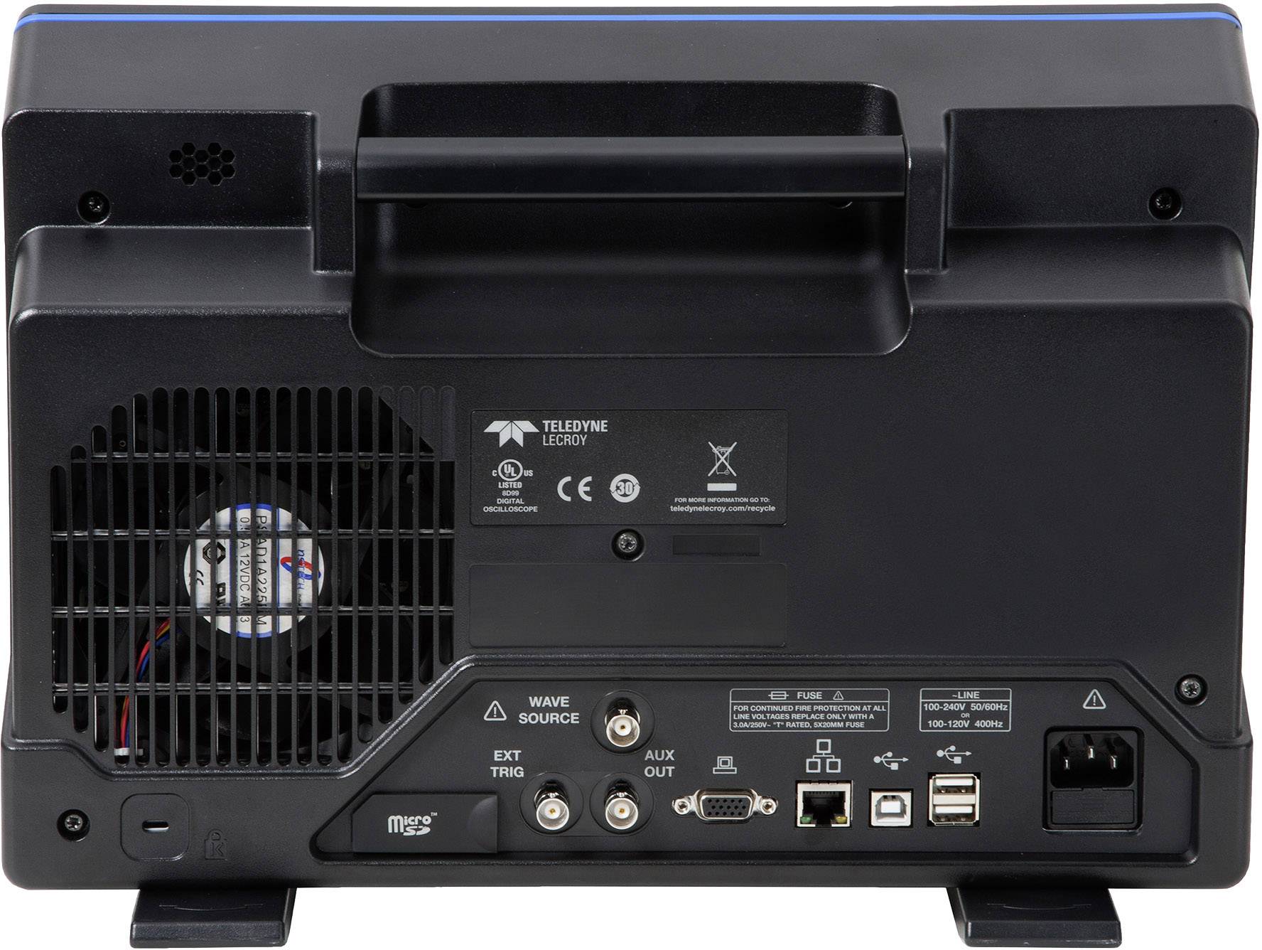 Rückansicht eines Projektors mit Anschlüssen und Lüftungsschlitzen. Sichtbare Anschlüsse: HDMI, USB, Ethernet und Audio-Ausgänge.