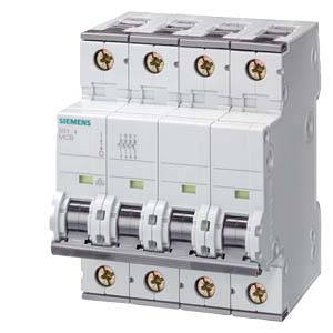 Ein weißer Siemens-Leistungsschalter mit vier Schaltern, Modellbezeichnung '5SY4', zur elektrischen Schaltung und Sicherheit.