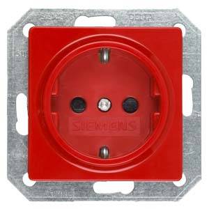 Rote Wandsteckdose von Siemens, rechteckige Metallumgebung sichtbar.