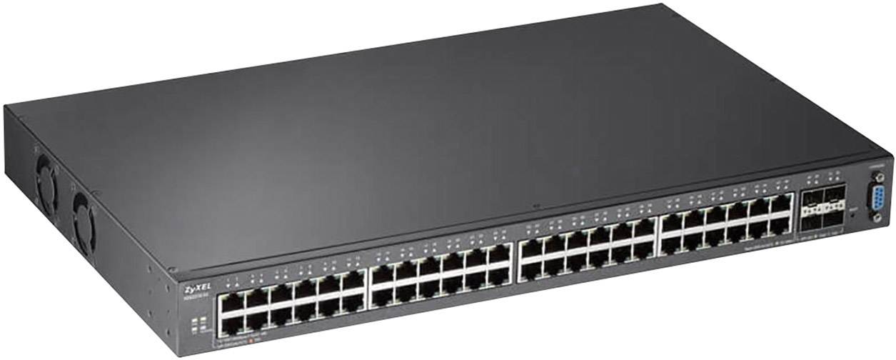 Ein Netzwerk-Switch mit 48 Ethernet-Ports und LEDs zur Verbindungskontrolle. Schwarzen Metallgehäuse, geeignet für Rackmontage in IT-Infrastrukturen.