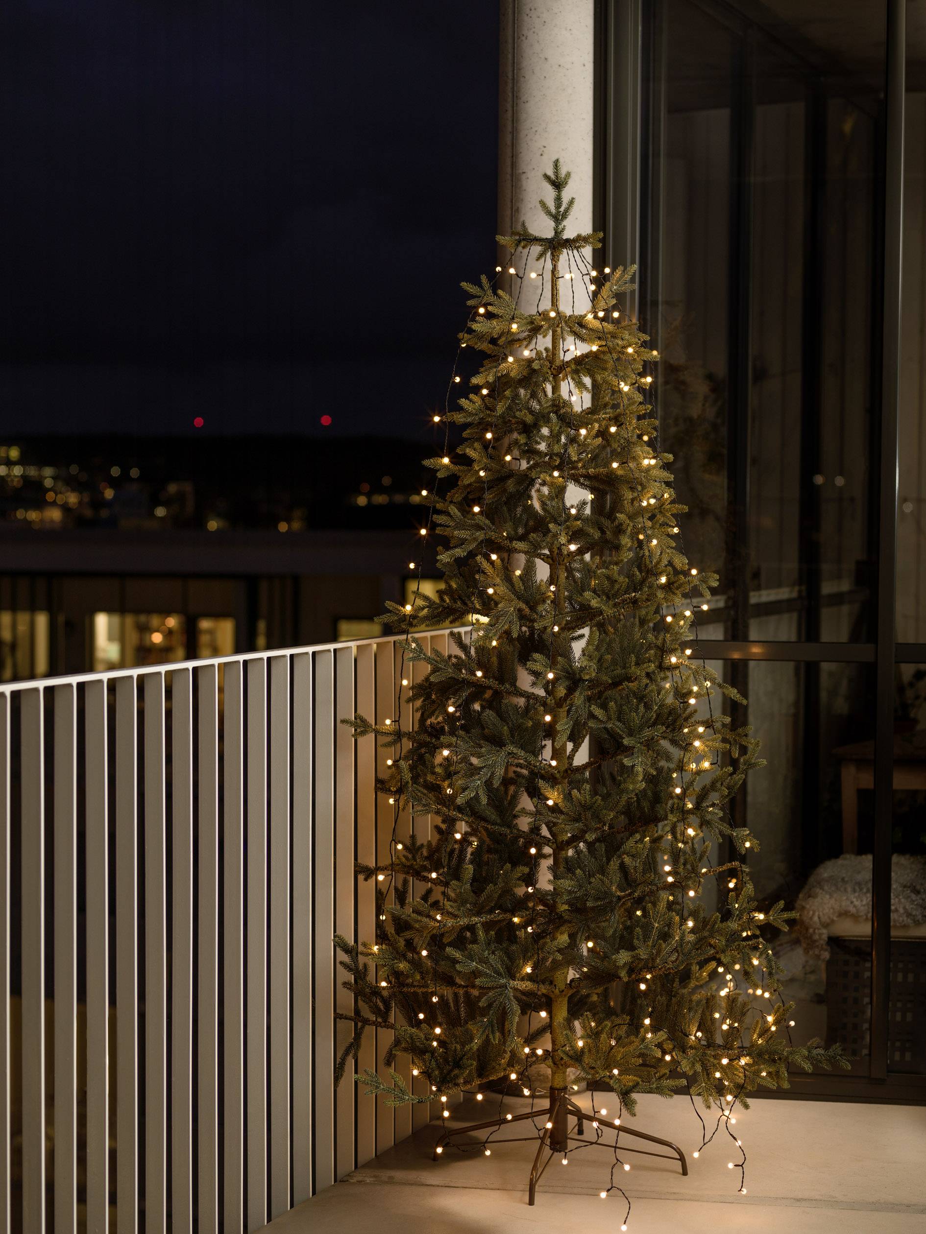 Konstsmide 6328-800 LED-Baummantel Innen/Außen EEK: E (A - G) netzbetrieben Anzahl Leuchtmittel 400 LED Bernstein Beleuchtete Länge: 4 m