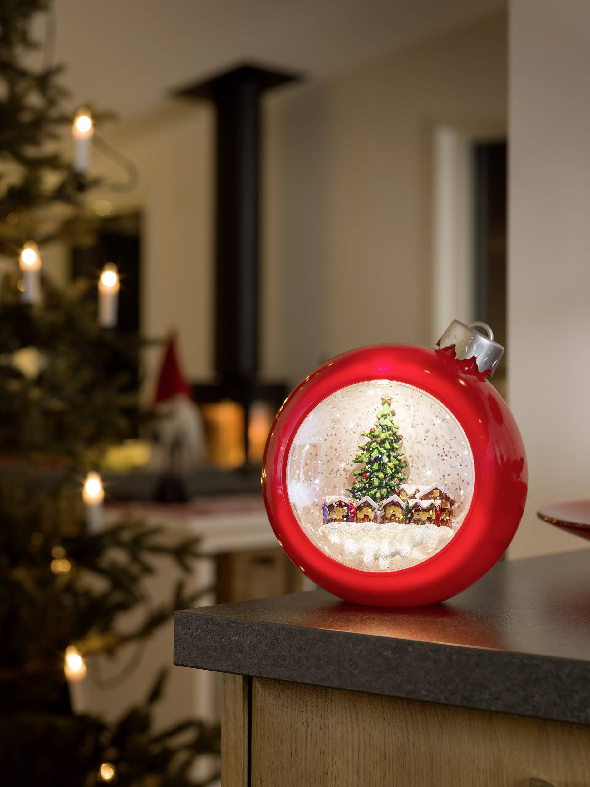 Konstsmide 4360-550 Weihnachtsmarkt Warmweiß LED Bunt beschneit, mit Wasser gefüllt, Timer, mit Sch