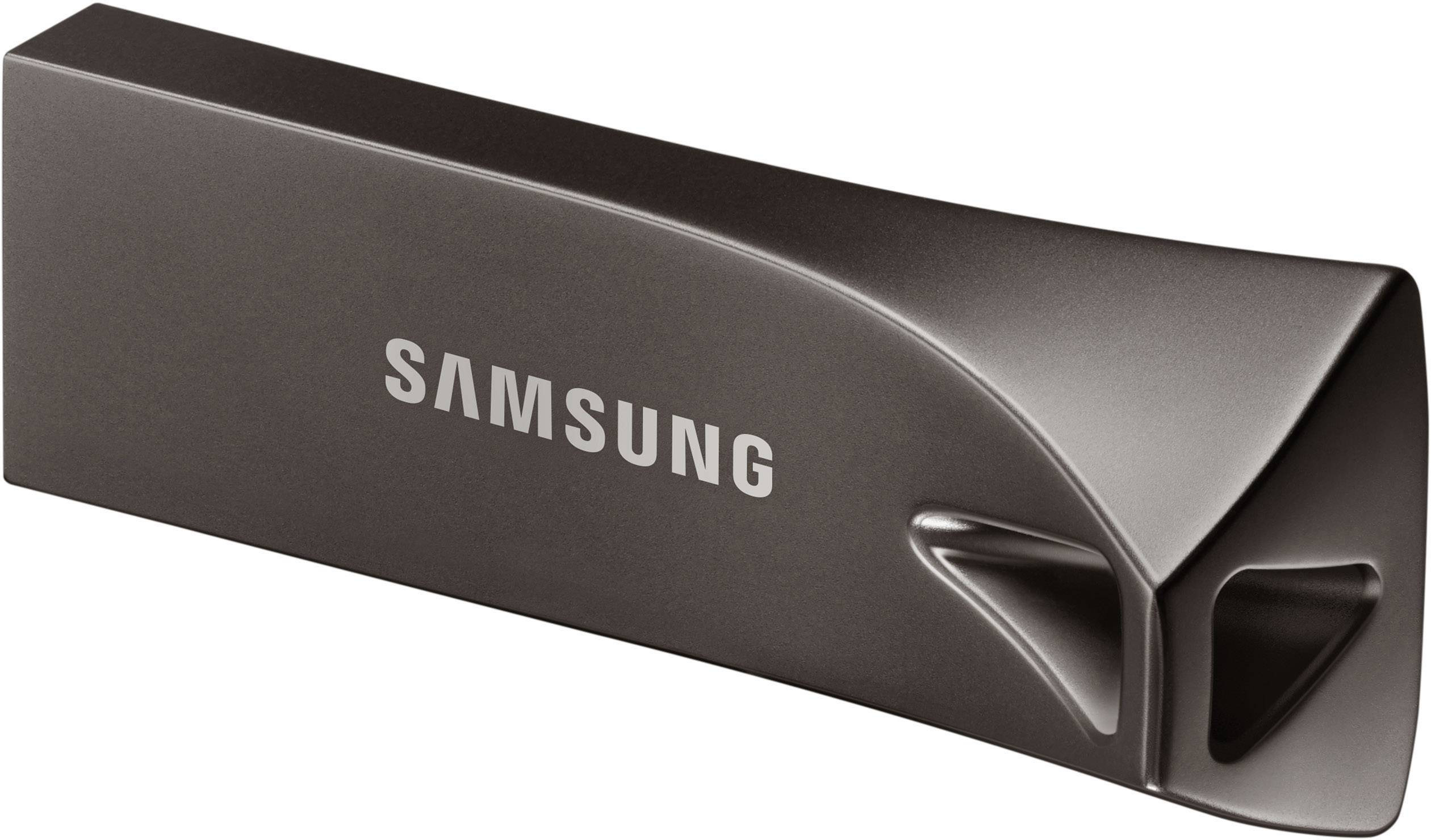 Ein USB-Stick von Samsung mit glänzendem Metallgehäuse.