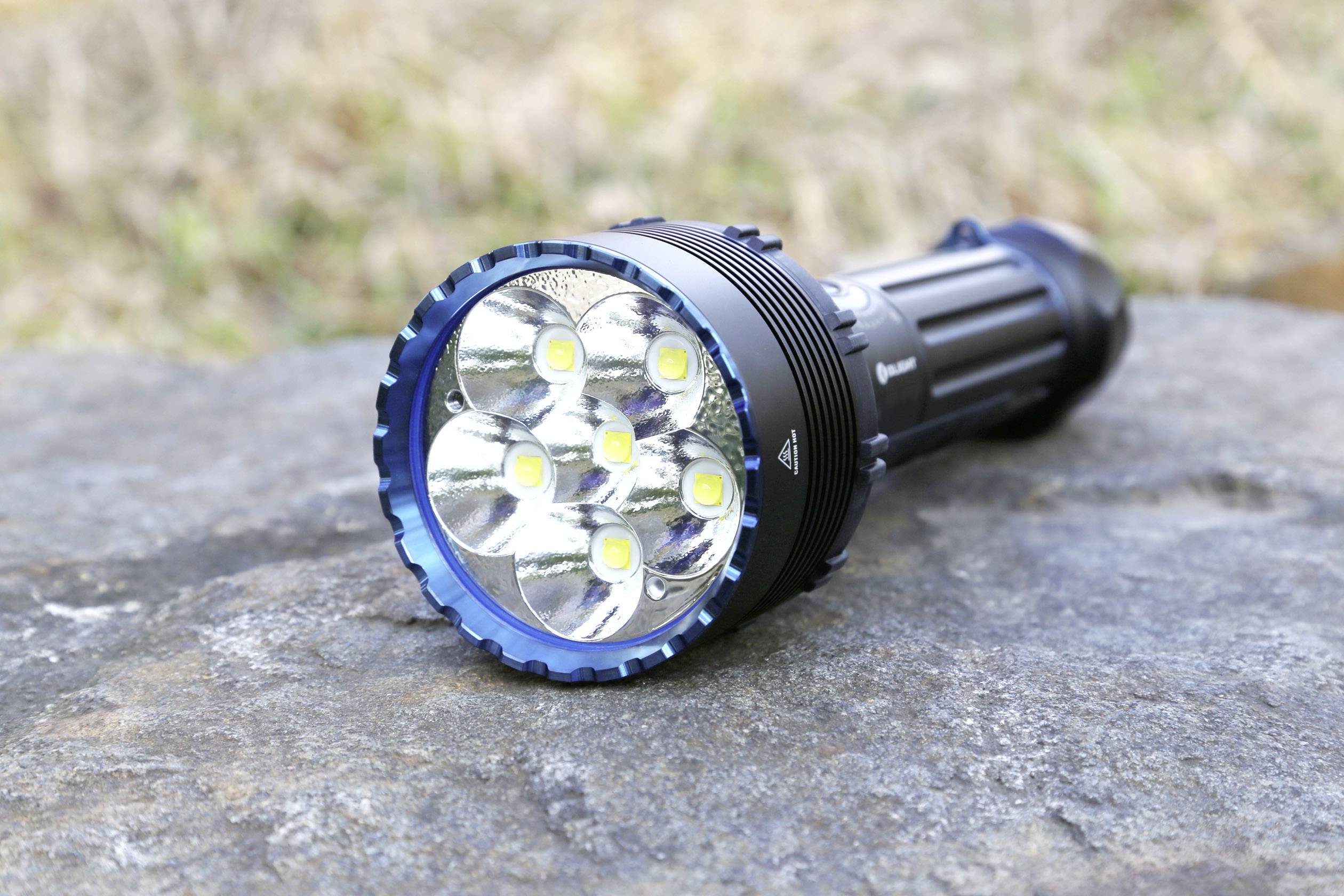 OLight X9R Marauder LED Taschenlampe Große Reichweite, verstellbar, mit Koffer akkubetrieben 6400lm 27h 1855g