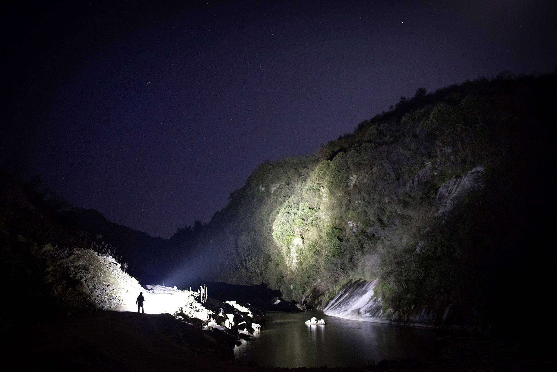 OLight X9R Marauder LED Taschenlampe Große Reichweite, verstellbar, mit Koffer akkubetrieben 6400lm 27h 1855g