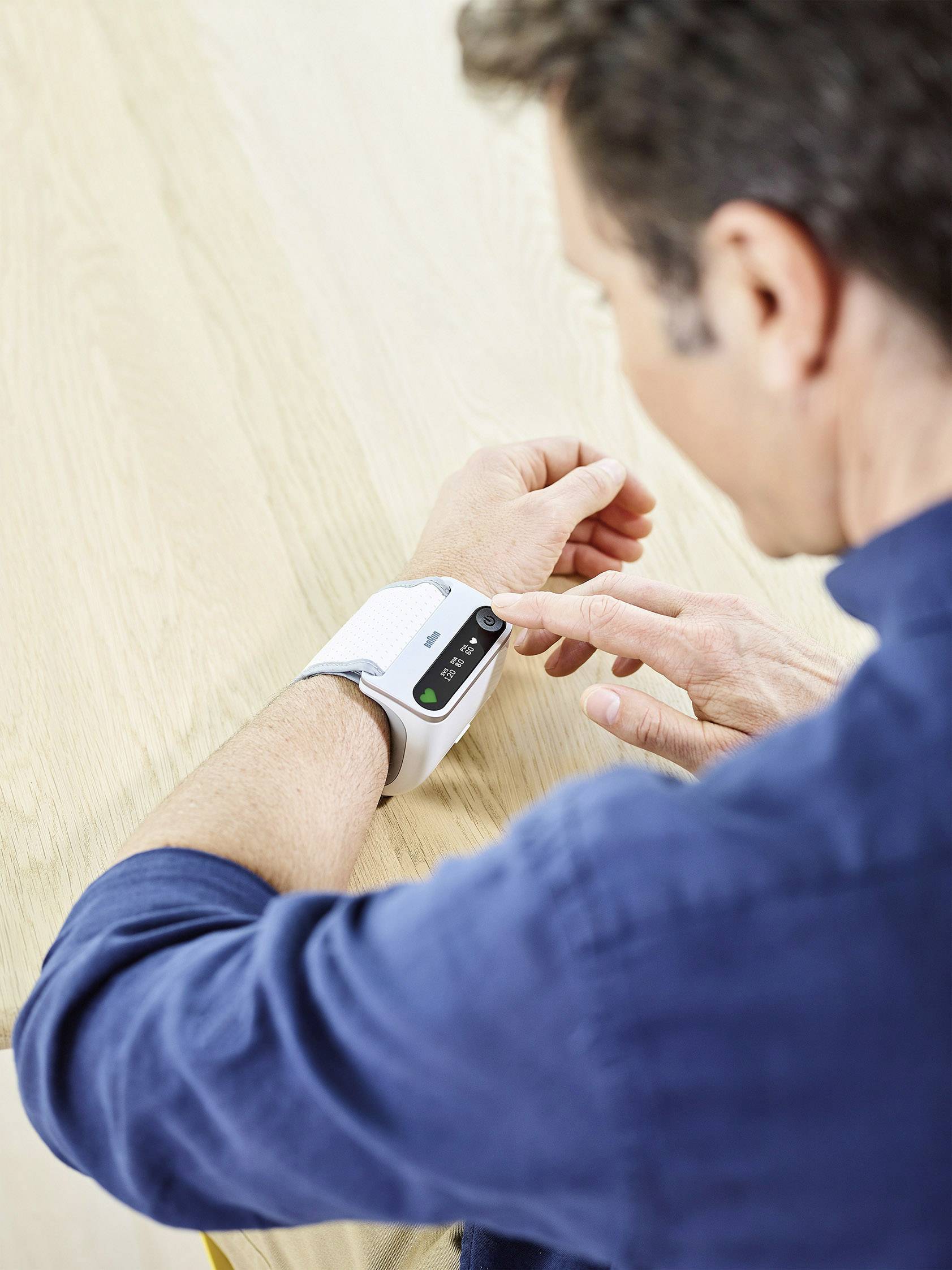 Braun iCheck®7 Handgelenk Blutdruckmessgerät BPW4500WE