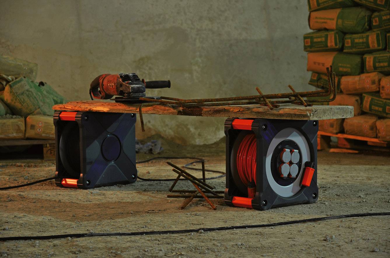 Brennenstuhl professionalLINE 9201330200 Kabeltrommel 33.00 m Orange Schutzkontakt-Stecker