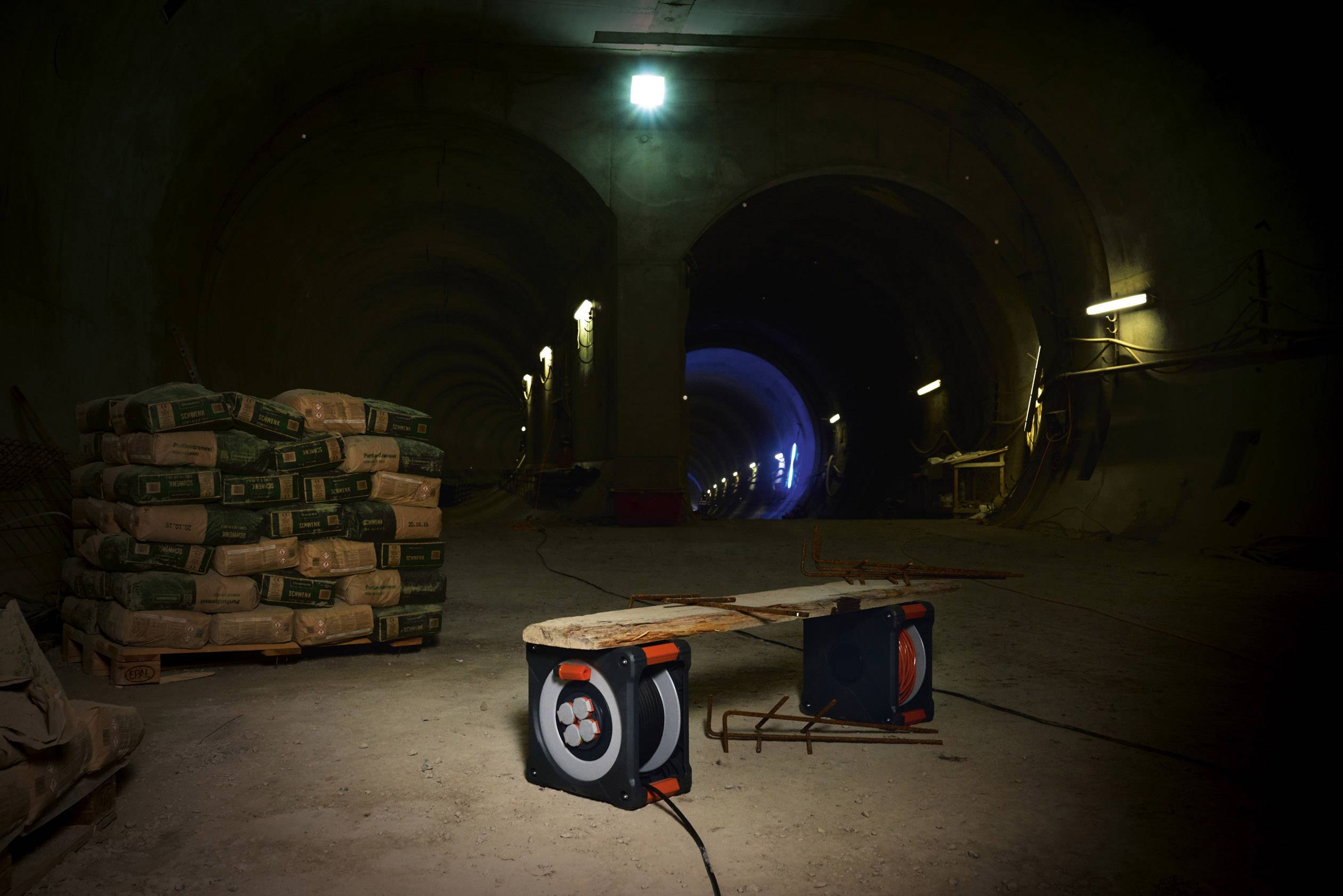 Brennenstuhl professionalLINE 9201330200 Kabeltrommel 33.00 m Orange Schutzkontakt-Stecker