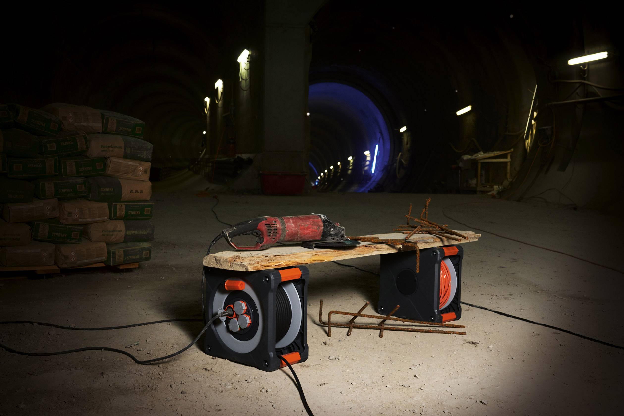 Brennenstuhl professionalLINE 9201330200 Kabeltrommel 33.00 m Orange Schutzkontakt-Stecker