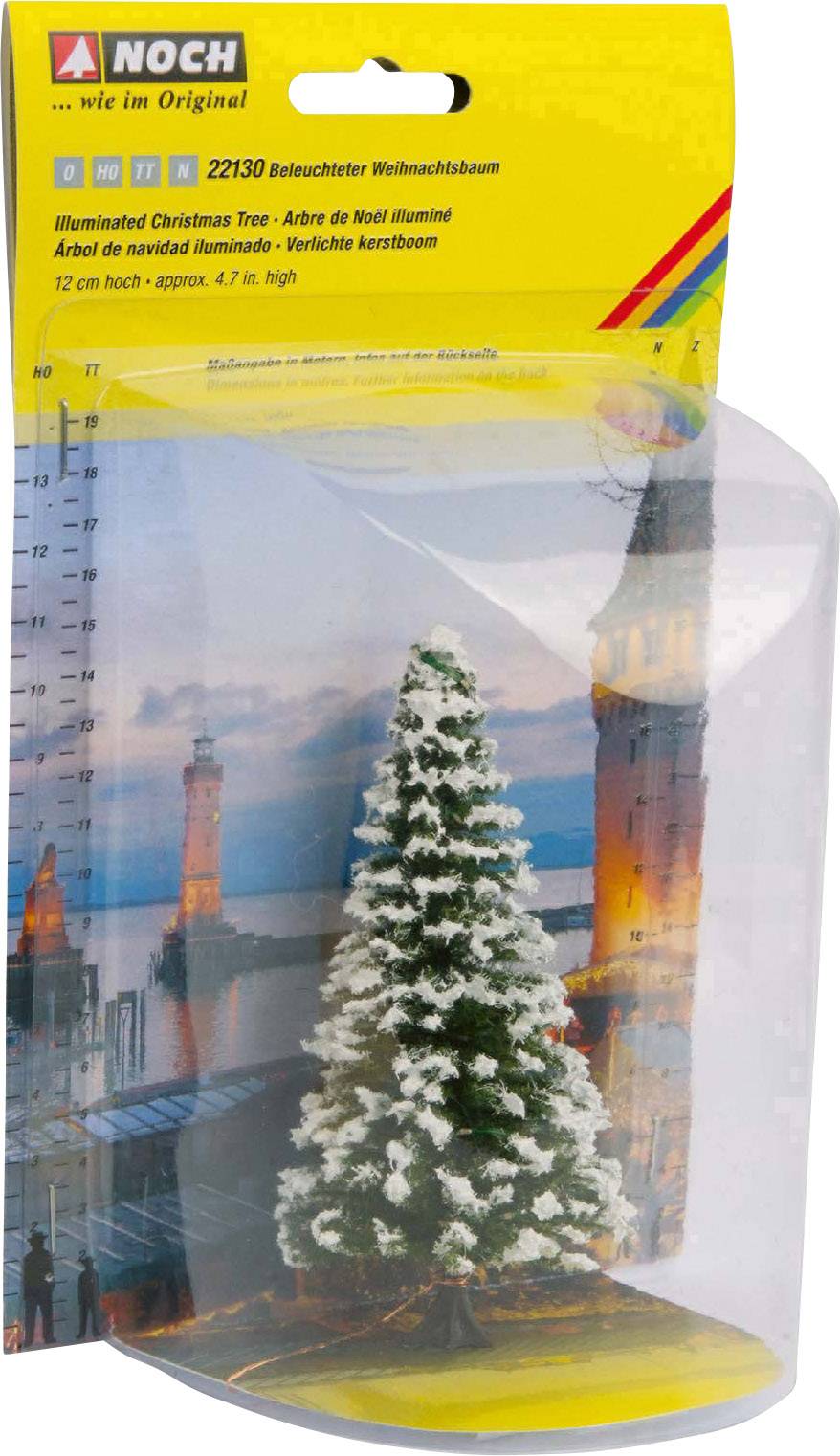 Beleuchteter Mini-Weihnachtsbaum im Maßstab, verpackt vor einem Hintergrundbild einer Burg bei Sonnenuntergang.