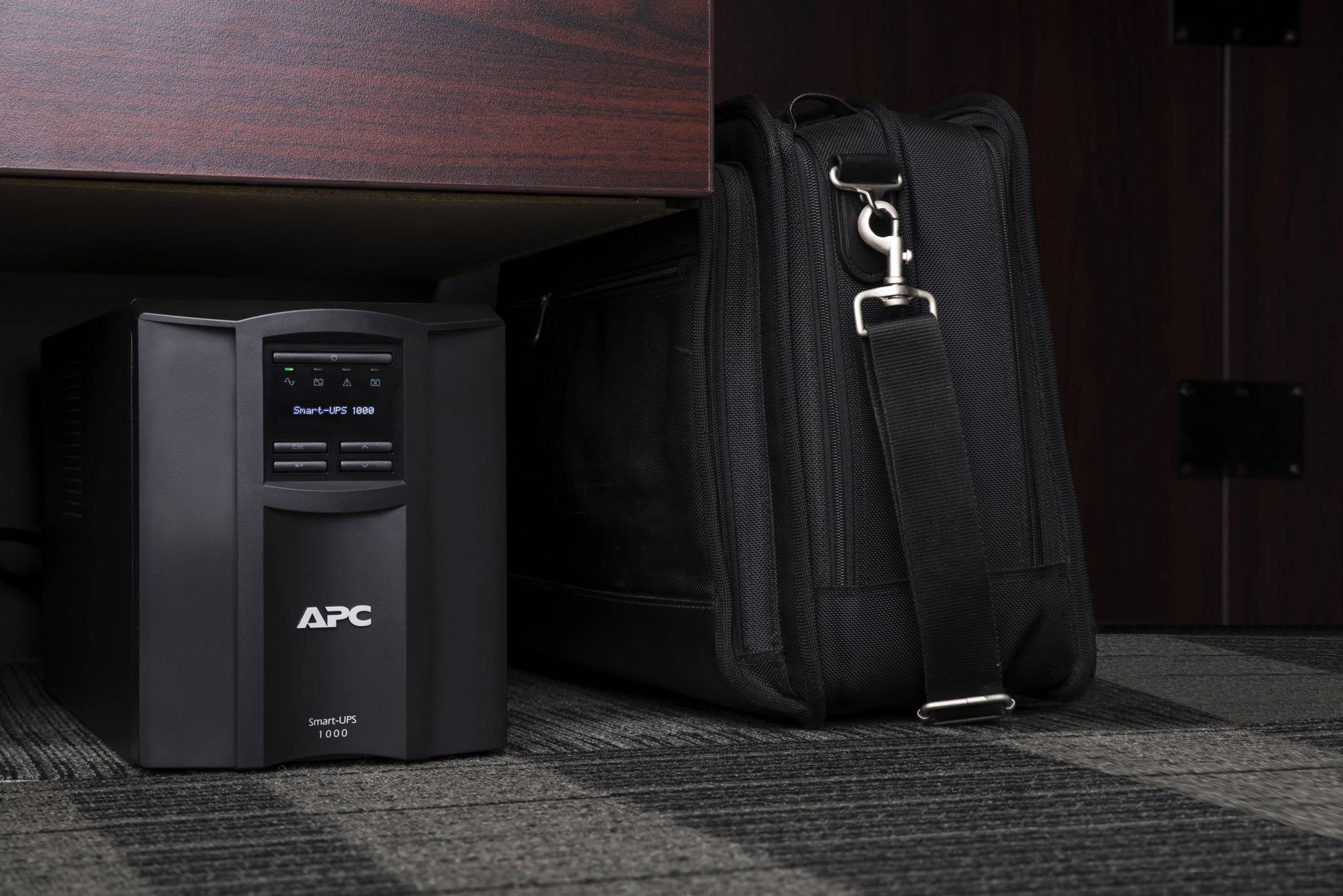 APC SMT1000IC USV 1000 VA