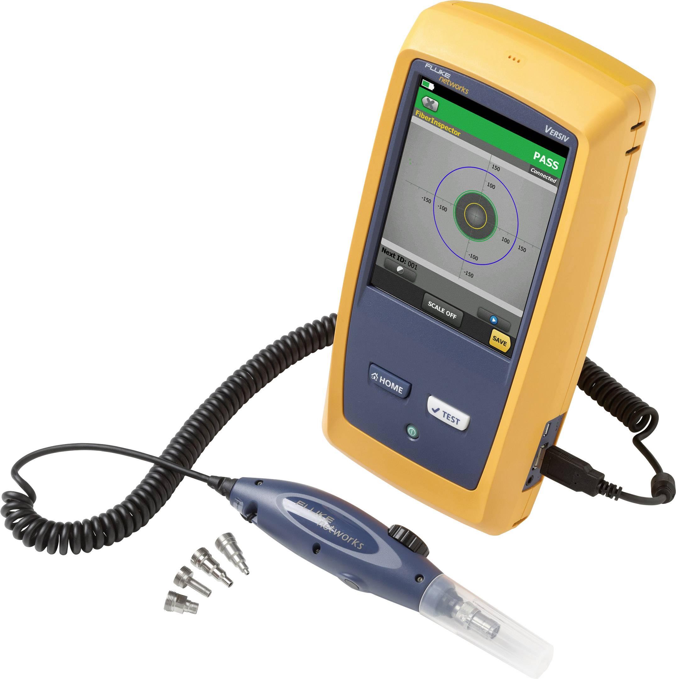Ein gelbes elektronisches Prüfgerät mit Bildschirm zeigt 'PASS'. Daneben liegen eine optische Sonde und vier kleine Zubehörteile.