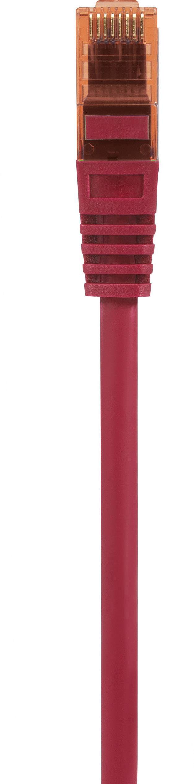 Ein rotes Ethernet-Kabel mit orangefarbenem Stecker, senkrecht angeordnet.