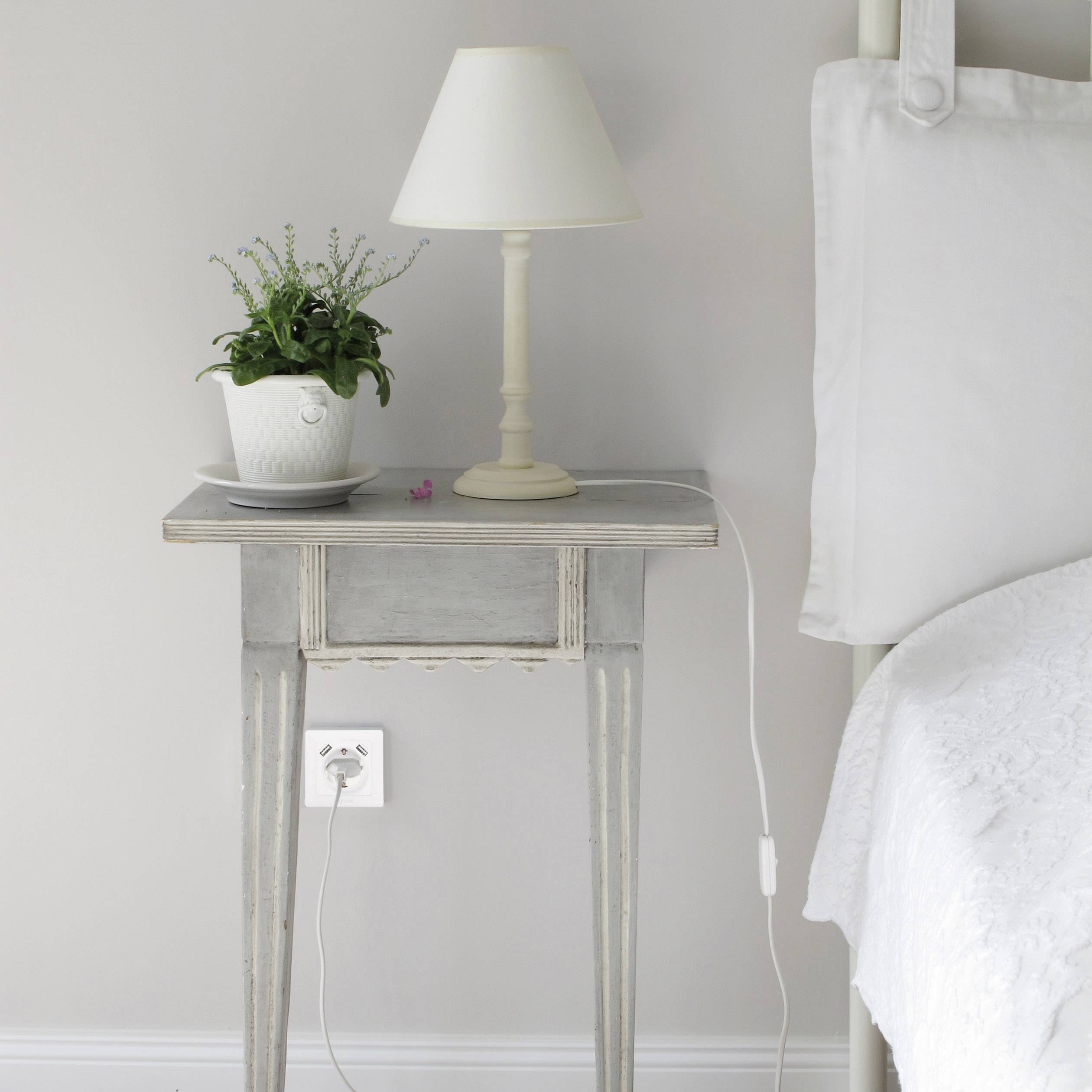 LogiLink PA0162 1fach Unterputz-Steckdose mit USB, erhöhter Berührungsschutz IP20 Weiß