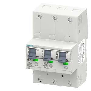 Ein dreiphasiger Leitungsschutzschalter von Siemens mit drei Kippschaltern und grünen Anzeigen zur Absicherung von elektrischen Schaltungen.