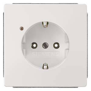 Weiße Steckdose mit runder Öffnung und zwei Schlitzen für Stecker, links oben ein kleiner runder Sensor.