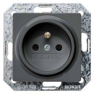 Schwarze Steckdose von Siemens auf Metallrahmen zur elektrischen Installation in Wänden.
