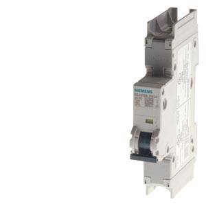 Ein elektrischer Leistungsschalter von Siemens in Seitenansicht, zeigt technische Details und Aufbau.