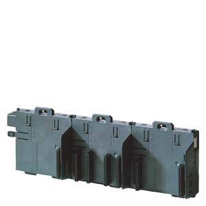Ein schwarzes, modulares elektrisches Bauteil mit mehreren Steckplätzen. Es dient zur ordentlichen Verbindung verschiedener Kabel.
