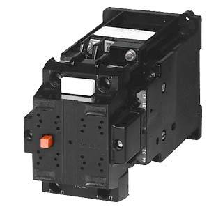 Ein elektrischer Leistungsschalter in schwarz, mit einem orangefarbenen Schalterknopf auf der Vorderseite.