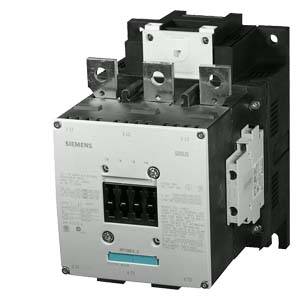 Ein Schaltschütz von Siemens mit fünf Anschlüssen. Es wird in elektrischen Anlagen zur Steuerung von Stromkreisen verwendet.