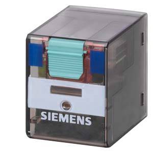 Ein rechteckiges Siemens-Relais mit transparentem Gehäuse und grüner Taste zur Steuerung elektrischer Signale.