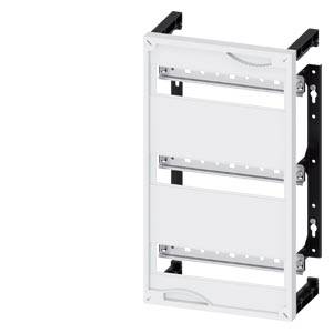 Ein leerer Verteilerkasten aus Metall mit mehreren Reihen für elektrische Komponenten, befestigt an einer Wandhalterung.